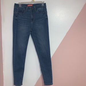 midrise dark jeans🤍